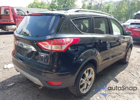 2016 Ford Escape Titanium z USA, uszkodzony, nr VIN 1FMCU9JX1GUC18335